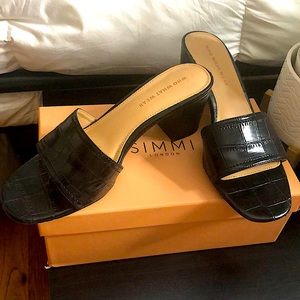 Croc like low heel sandal